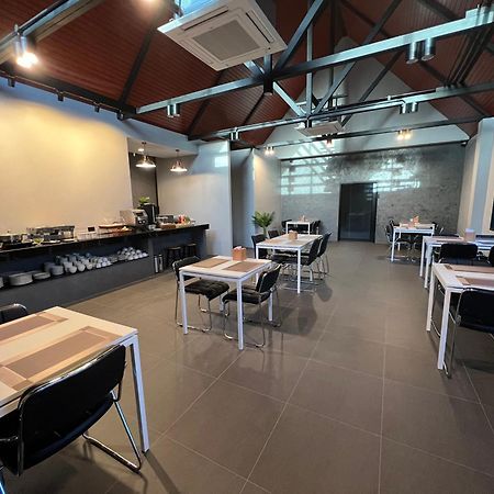 The Hub Suratthanl Surat Thani Esterno foto