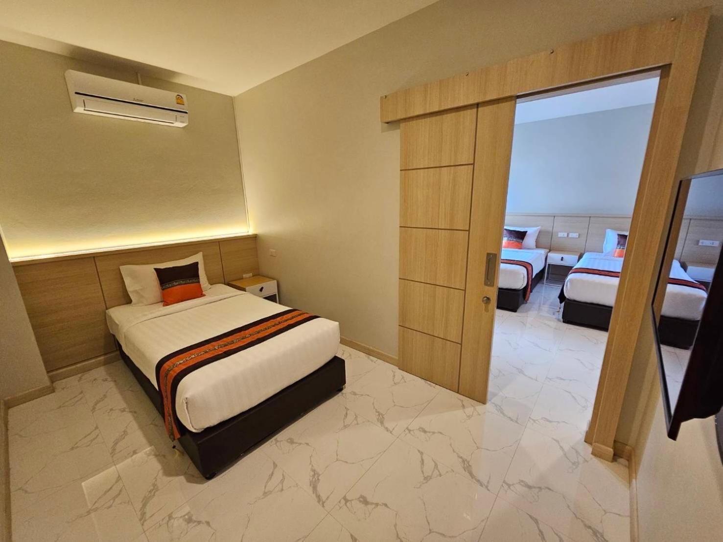 The Hub Suratthanl Surat Thani Esterno foto